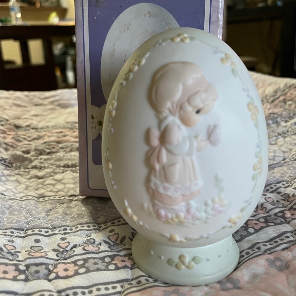 We Are God's Workmanship-Egg
by PRECIOUS MOMENTS